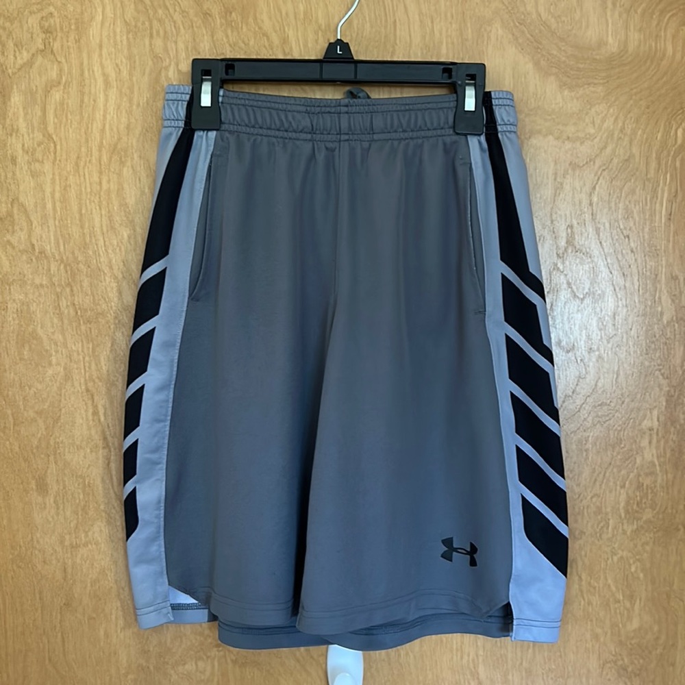 Under Armour Shorts Youth Medium YMD
